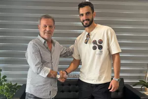 Έδωσαν τα χέρια...