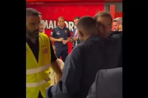 O Μπαπέ δώρισε την φανέλα του στον Ναδάλ! 