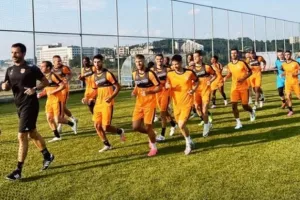 Καρμιώτισσα για Ομόνοια 