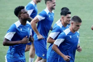ΑΠΟΕΛ/ Η προπόνηση στο Národný futbalový štadión (Φώτος/Βίντεο)