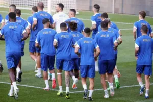 ΑΠΟΕΛ/ Η προπόνηση στο Národný futbalový štadión (Φώτος/Βίντεο)