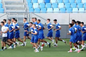 ΑΠΟΕΛ/ Η προπόνηση στο Národný futbalový štadión (Φώτος/Βίντεο)