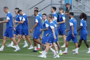 ΑΠΟΕΛ/ Η προπόνηση στο Národný futbalový štadión (Φώτος/Βίντεο)