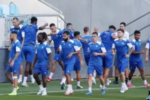 ΑΠΟΕΛ/ Η προπόνηση στο Národný futbalový štadión (Φώτος/Βίντεο)