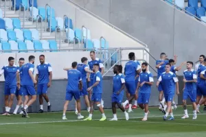 ΑΠΟΕΛ/ Η προπόνηση στο Národný futbalový štadión (Φώτος/Βίντεο)