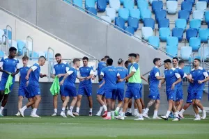 ΑΠΟΕΛ/ Η προπόνηση στο Národný futbalový štadión (Φώτος/Βίντεο)