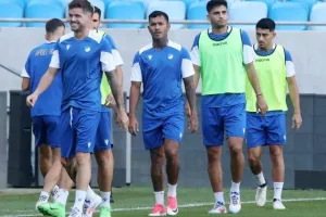 ΑΠΟΕΛ/ Η προπόνηση στο Národný futbalový štadión (Φώτος/Βίντεο)
