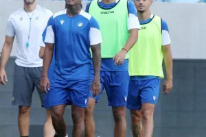 ΑΠΟΕΛ/ Η προπόνηση στο Národný futbalový štadión (Φώτος/Βίντεο)