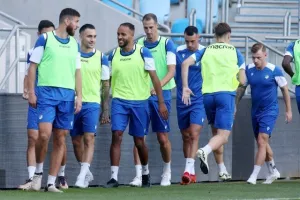 ΑΠΟΕΛ/ Η προπόνηση στο Národný futbalový štadión (Φώτος/Βίντεο)
