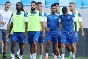 ΑΠΟΕΛ/ Η προπόνηση στο Národný futbalový štadión (Φώτος/Βίντεο)