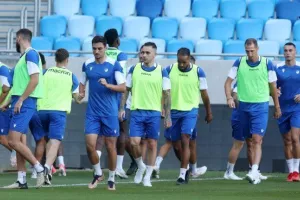 ΑΠΟΕΛ/ Η προπόνηση στο Národný futbalový štadión (Φώτος/Βίντεο)