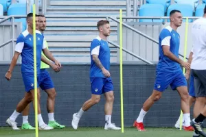 ΑΠΟΕΛ/ Η προπόνηση στο Národný futbalový štadión (Φώτος/Βίντεο)