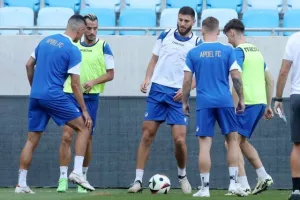 ΑΠΟΕΛ/ Η προπόνηση στο Národný futbalový štadión (Φώτος/Βίντεο)