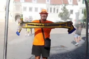 Στα πορτοκαλί... η Μπρατισλάβα! (Φώτος)