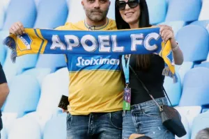 ΦΩΤΟΣ/ Οι ΑΠΟΕΛίστες στο "Národný futbalový štadión"
