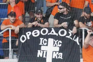 ΦΩΤΟΣ/ Οι ΑΠΟΕΛίστες στο "Národný futbalový štadión"
