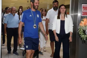 (Φωτορεπορτάζ) Η αποθεωτική υποδοχή στον Κοντίδη!
