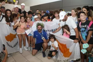 (Φωτορεπορτάζ) Η αποθεωτική υποδοχή στον Κοντίδη!