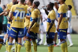 ΑΠΟΕΛ-Σλόβαν: Χάθηκε το Ch.L, φουλ για Europa League! (Φώτος)