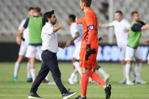 ΑΠΟΕΛ-Σλόβαν: Χάθηκε το Ch.L, φουλ για Europa League! (Φώτος)