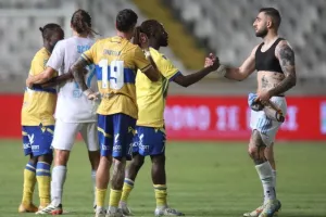 ΑΠΟΕΛ-Σλόβαν: Χάθηκε το Ch.L, φουλ για Europa League! (Φώτος)