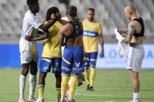 ΑΠΟΕΛ-Σλόβαν: Χάθηκε το Ch.L, φουλ για Europa League! (Φώτος)