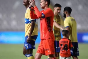 ΑΠΟΕΛ-Σλόβαν: Χάθηκε το Ch.L, φουλ για Europa League! (Φώτος)