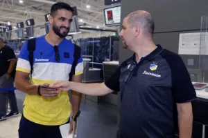 Η αποστολή του ΑΠΟΕΛ στο αεροδρόμιο (Φώτος/Βίντεο)