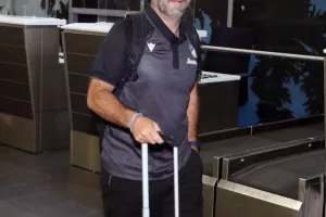 Η αποστολή του ΑΠΟΕΛ στο αεροδρόμιο (Φώτος/Βίντεο)