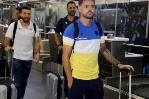 Η αποστολή του ΑΠΟΕΛ στο αεροδρόμιο (Φώτος/Βίντεο)