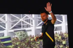 (ΒΙΝΤΕΟ/Φώτος) Η παρουσίαση της ΑΕΛ 2024/25