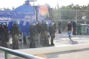 (ΦΩΤΟΣ Kerkida) Ισχυρή αστυνομική δύναμη στην Περιστερώνα