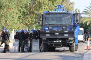 (ΦΩΤΟΣ Kerkida) Ισχυρή αστυνομική δύναμη στην Περιστερώνα