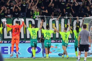 Απόλλων - ΑΕΚ: Χαμένο πέναλτι, αποβολή και... "διπλό" με ανατροπή (Φώτος)