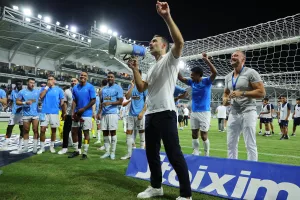 Καρσέδο με ντουντούκα, σε ρόλο... οργανωτή! (Βίντεο Kerkida/Φώτος)