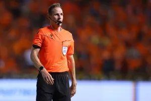 ΑΠΟΕΛ-Σλόβαν: Χάθηκε το Ch.L, φουλ για Europa League! (Φώτος)