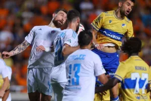ΑΠΟΕΛ-Σλόβαν: Χάθηκε το Ch.L, φουλ για Europa League! (Φώτος)