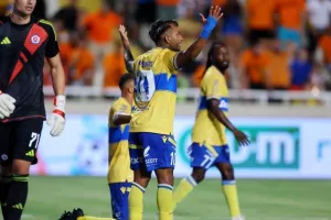 ΑΠΟΕΛ-Σλόβαν: Χάθηκε το Ch.L, φουλ για Europa League! (Φώτος)