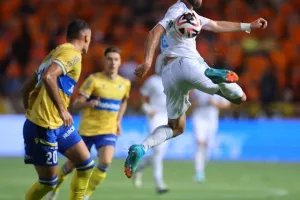 ΑΠΟΕΛ-Σλόβαν: Χάθηκε το Ch.L, φουλ για Europa League! (Φώτος)