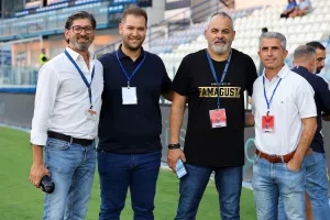 Χαμόγελα και... "ευχή"