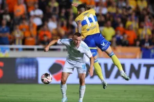 ΑΠΟΕΛ-Σλόβαν: Χάθηκε το Ch.L, φουλ για Europa League! (Φώτος)