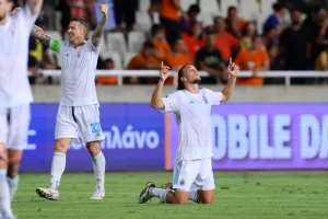 ΑΠΟΕΛ-Σλόβαν: Χάθηκε το Ch.L, φουλ για Europa League! (Φώτος)
