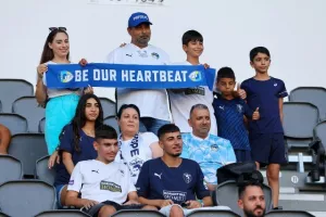 (ΦΩΤΟΣ) Ο κόσμος της Πάφος FC