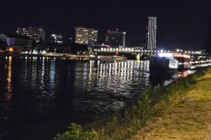 Μπρατισλάβα... by night! (Φώτος)
