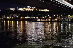 Μπρατισλάβα... by night! (Φώτος)