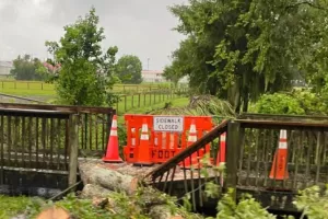 Η καταιγίδα Ντέμπι ενισχύεται σε τυφώνα κι απειλεί τη δυτική ακτή της Φλόριντας