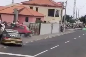 Τρομακτικό ατύχημα σε ράλι - Porsche έπεσε σε θεατές, τραυματίστηκαν δύο παιδιά