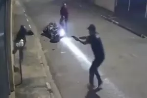 Δραματικό βίντεο από ληστεία - Το θύμα άρπαξε το όπλο και σκότωσε ληστή 16 ετών