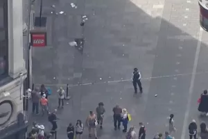 Για απόπειρα δολοφονίας κατηγορείται ο ύποπτος για την επίθεση με μαχαίρι στο Λονδίνο