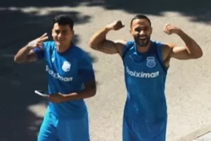 (Βίντεο) ꜱᴀʏ ʜɪ ᴛᴏ ᴛʜᴇ ᴄᴀᴍᴇʀᴀ